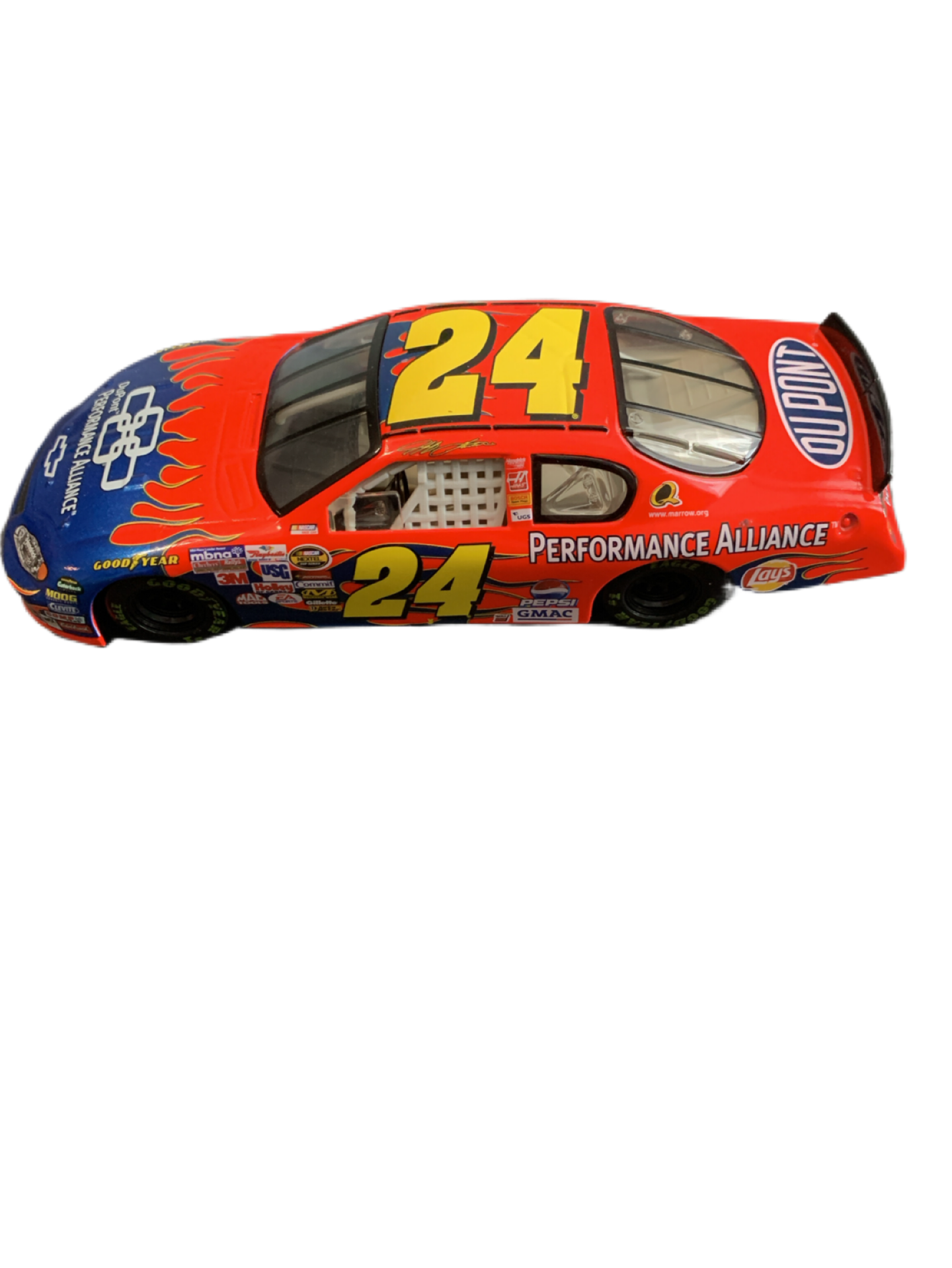 NASCAR Action Jeff Gordon #24 Dupont Chevrolet Monte Carlo 2005 1:24 Die-Cast Car