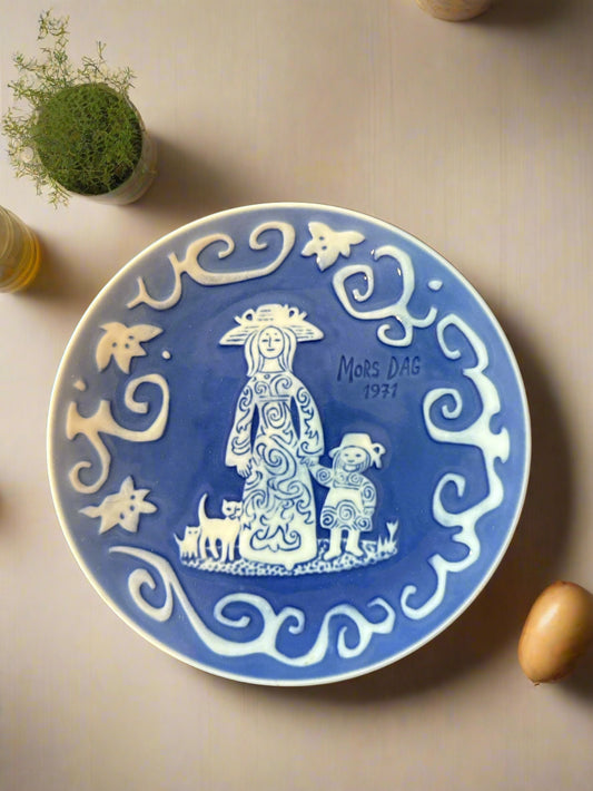 Royal Copenhagen Mors Dag Blue 6" Denmark Plate 1971 Mother's Day Porcelain