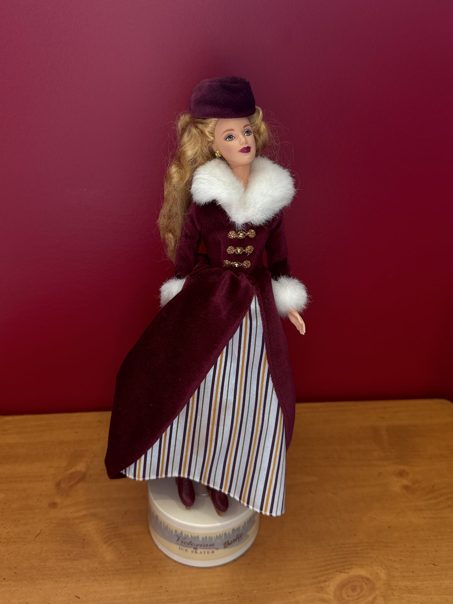 Victorian Vintage Ice Skater Barbie Doll 2000 by Mattel New in Box Works
