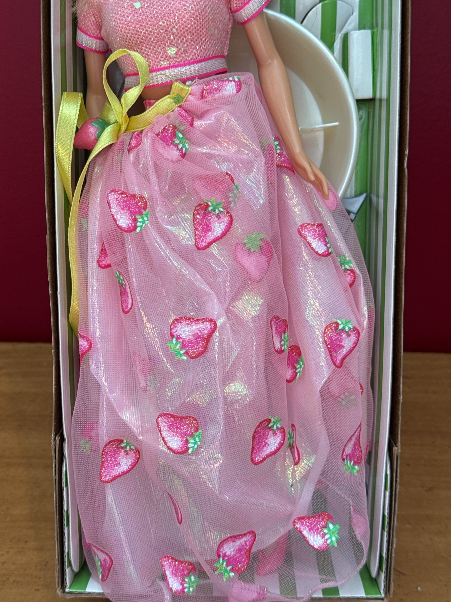 Barbie Doll Vintage 1998 Avon Exclusive Special Edition Strawberry Sorbet New in Box