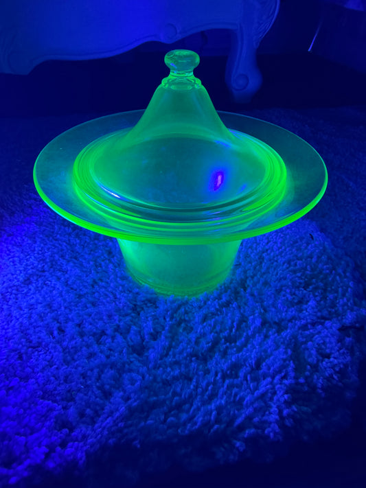 Uranium Fostoria Green Glass Candy Dish with Lid 7" Wide x 6.5" Tall RARE!