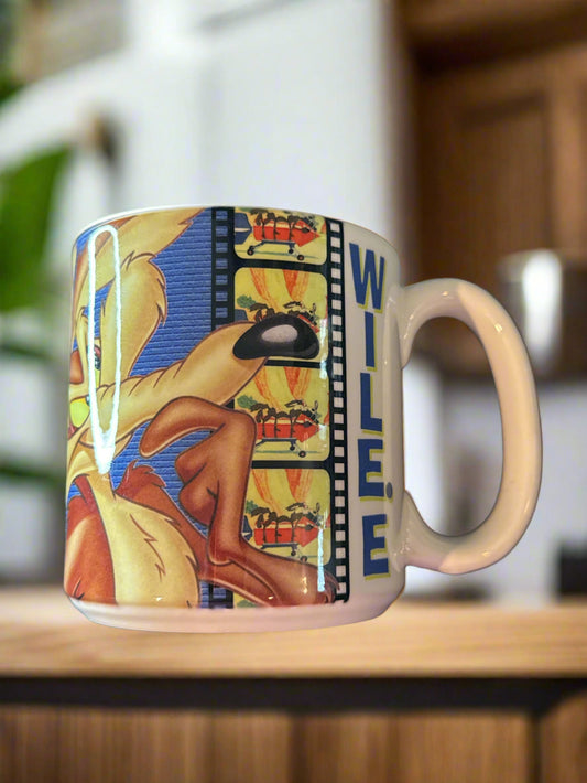 Warner Bros. Wile E Coyote Large 20 oz Coffee Mug Cup 1998 Vintage Classic Collection