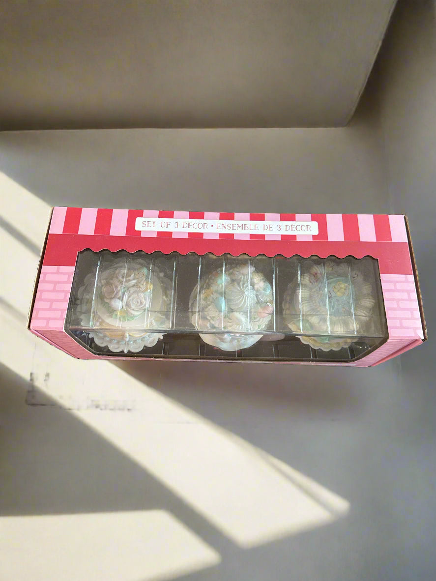 Sweet Treats Pastel Easter Faux Lambeth Cake Set of 3 Figurines Tabletop Decor New in Box