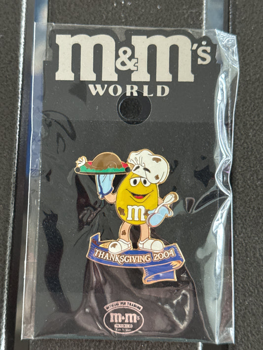 Yellow Thanksgiving 2004 M&M World Lapel Pin New in Plastic. Very Rare