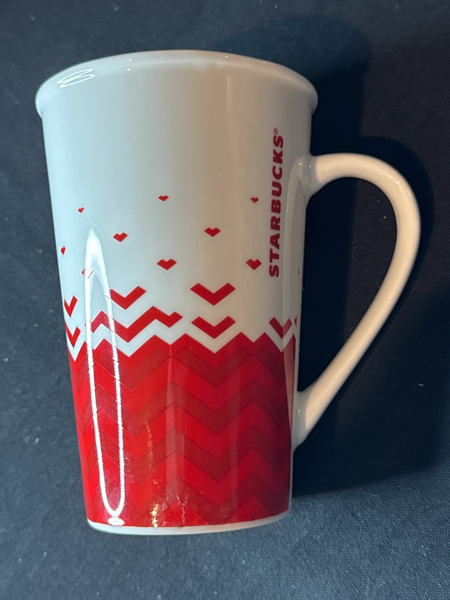 Starbucks Valentine's Day Heart White Ceramic Red Chevron Hearts Mug 22oz 6.25" Tall