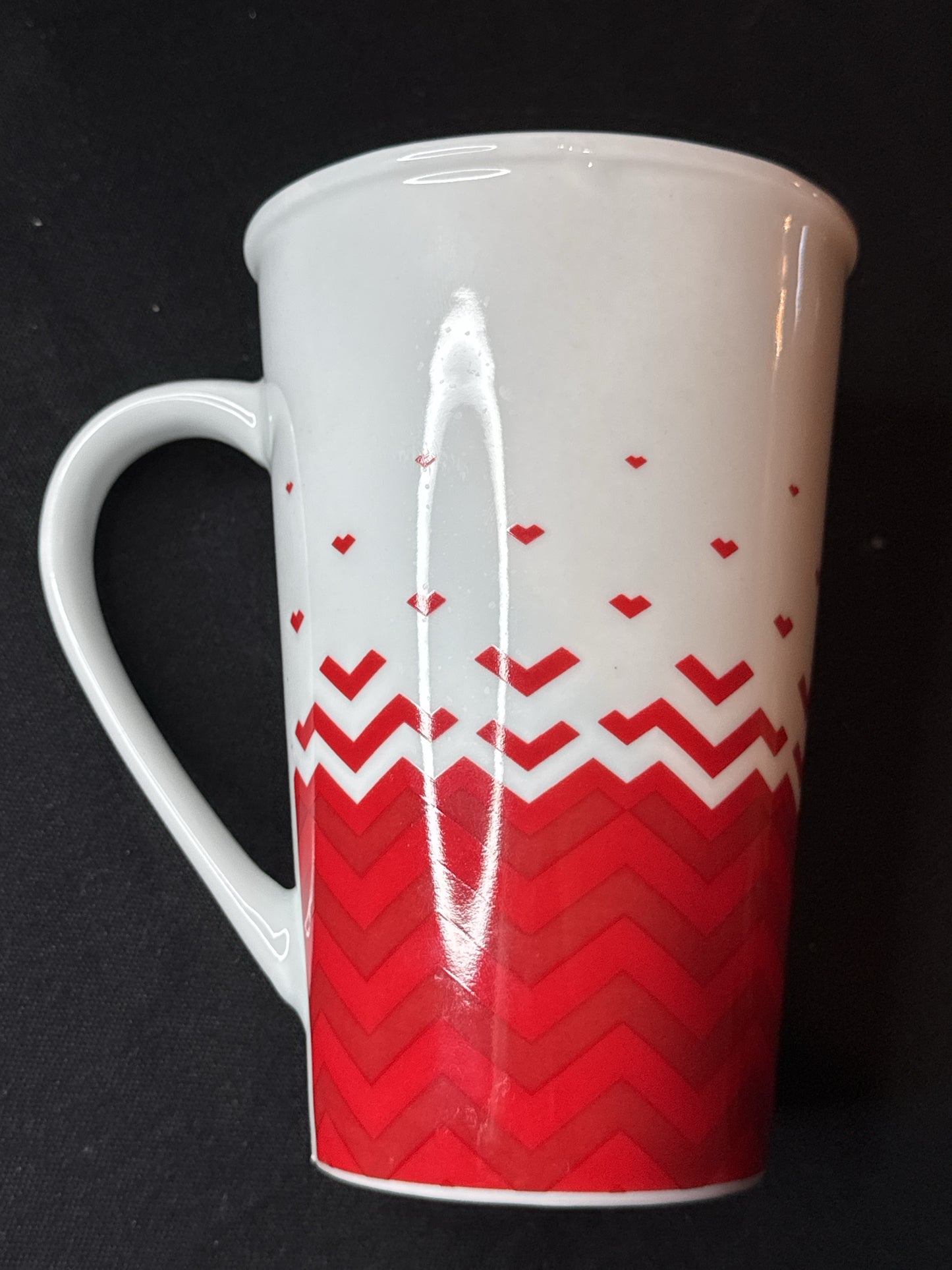 Starbucks Valentine's Day Heart White Ceramic Red Chevron Hearts Mug 22oz 6.25" Tall