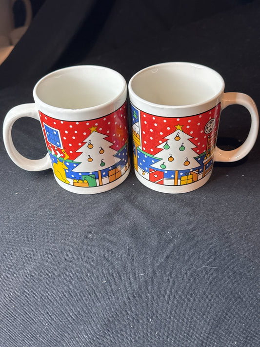 Pair of Vintage Christmas Coffee Mugs Living Room Christmas Scene Pets 4" Tall