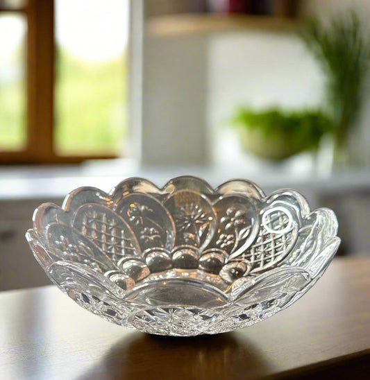 Fifth Avenue Crystal Bowl 8.5" Wide 3 1/8" Tall Clover Shamrock Flower Pattern