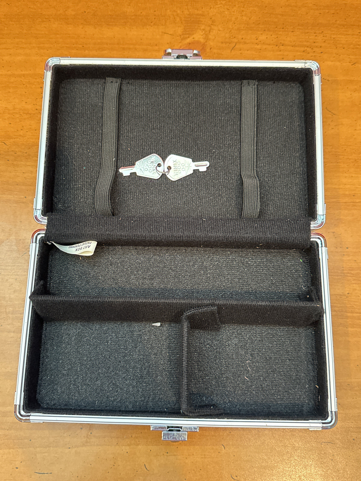 Vaultz Locking Storage Box Lined Compartments And Keys Art Palette Paintbrush Emblem