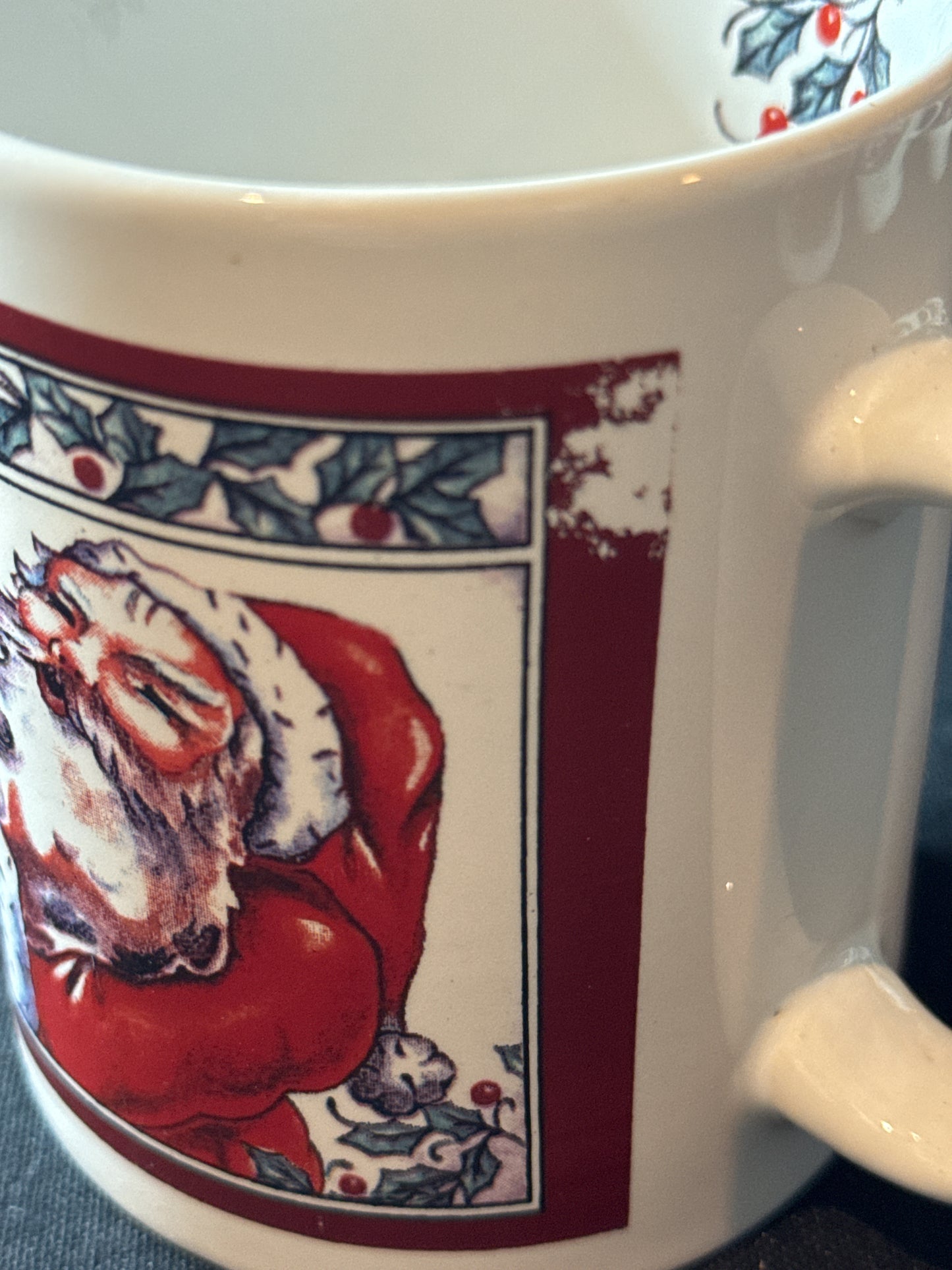 Set of 4 New in Box Santa's Friends Coffee Cups Mugs K.I.C. 3 7/8" Tall