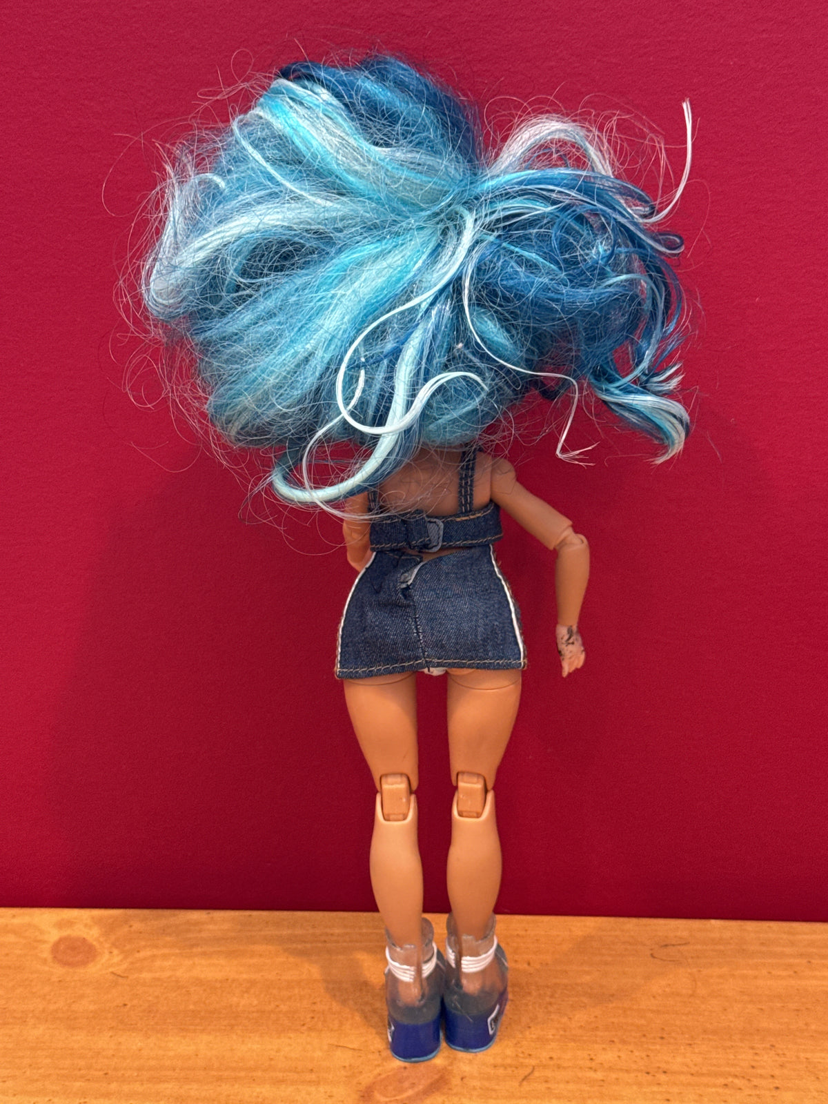 Mattel Rainbow High Skylar Bradshaw Blue Sky Hair Tan Jointed 10-11" Doll