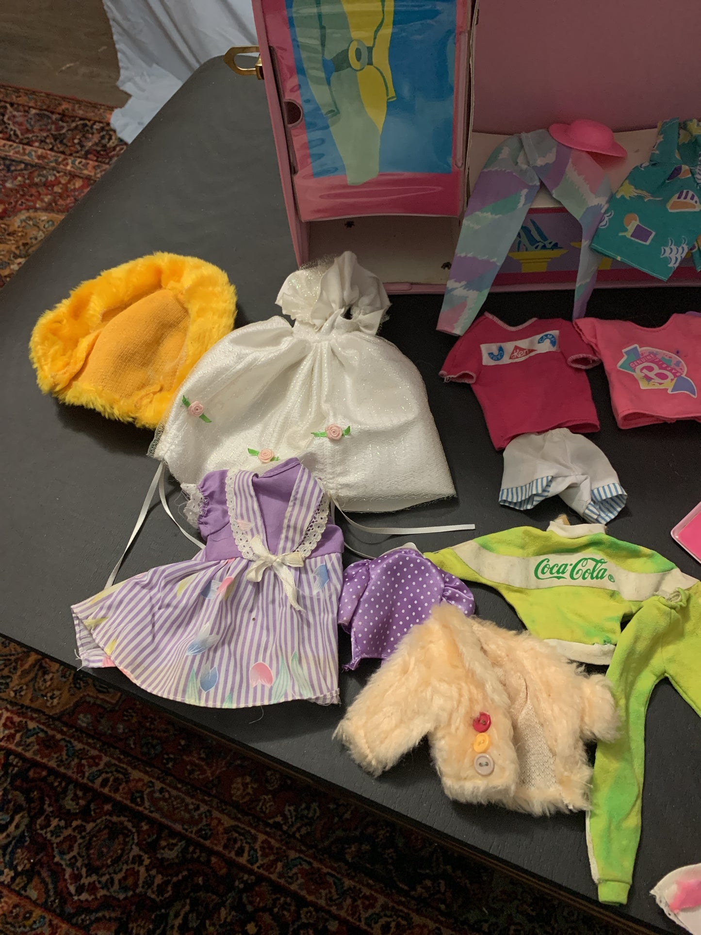 Barbie 1990 Boutique Case, Clothing, Small Accessories, Furniture, Extras