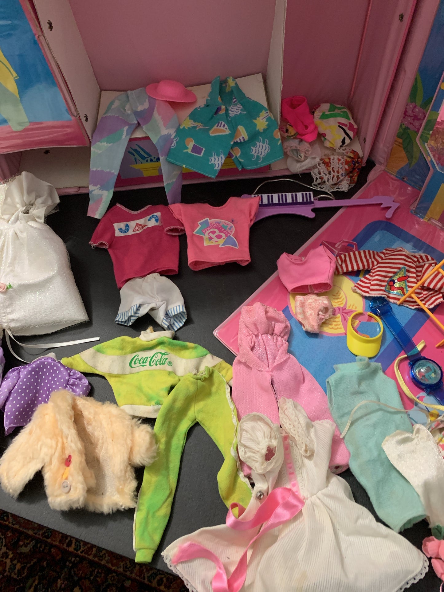Barbie 1990 Boutique Case, Clothing, Small Accessories, Furniture, Extras