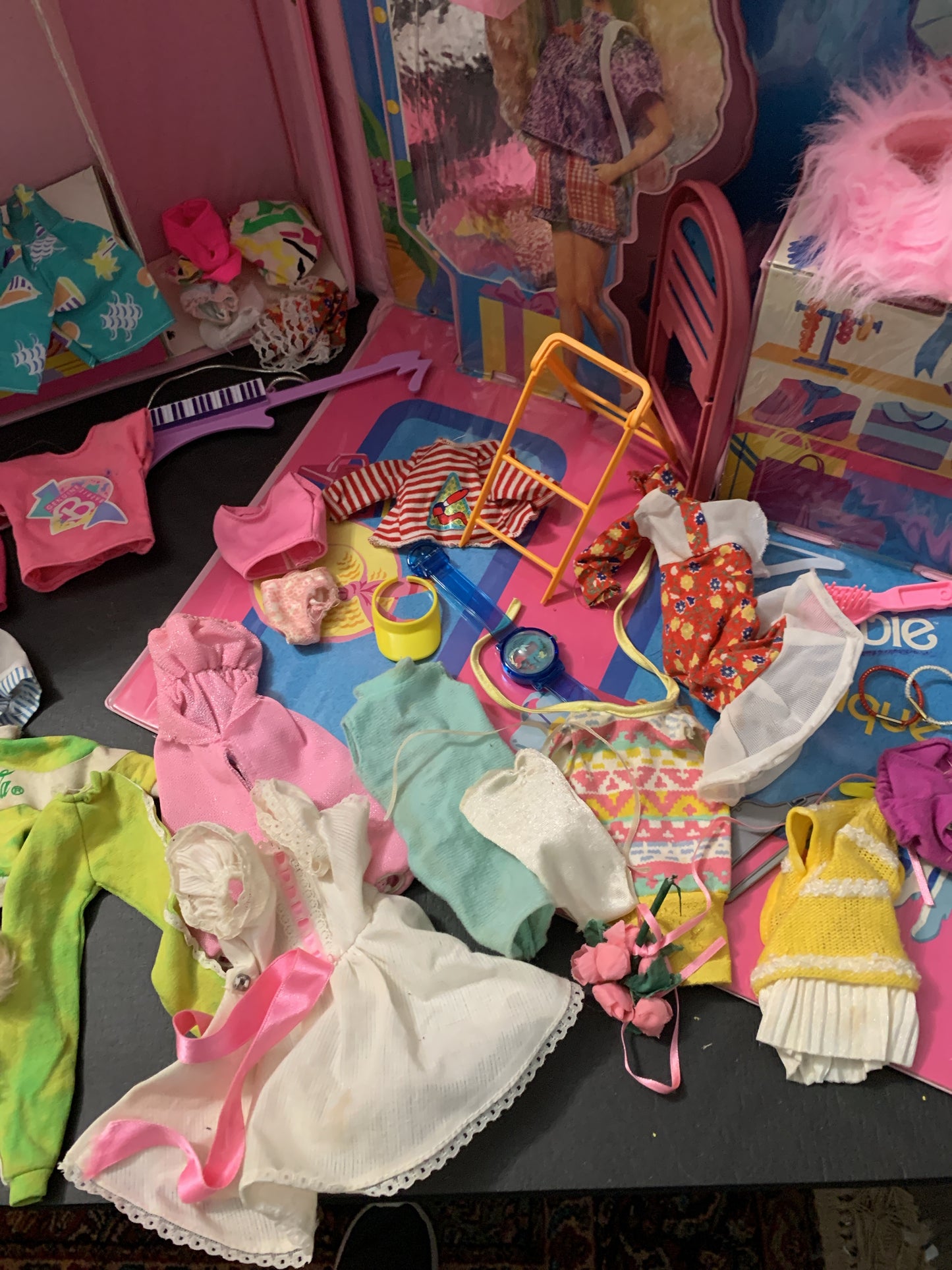 Barbie 1990 Boutique Case, Clothing, Small Accessories, Furniture, Extras