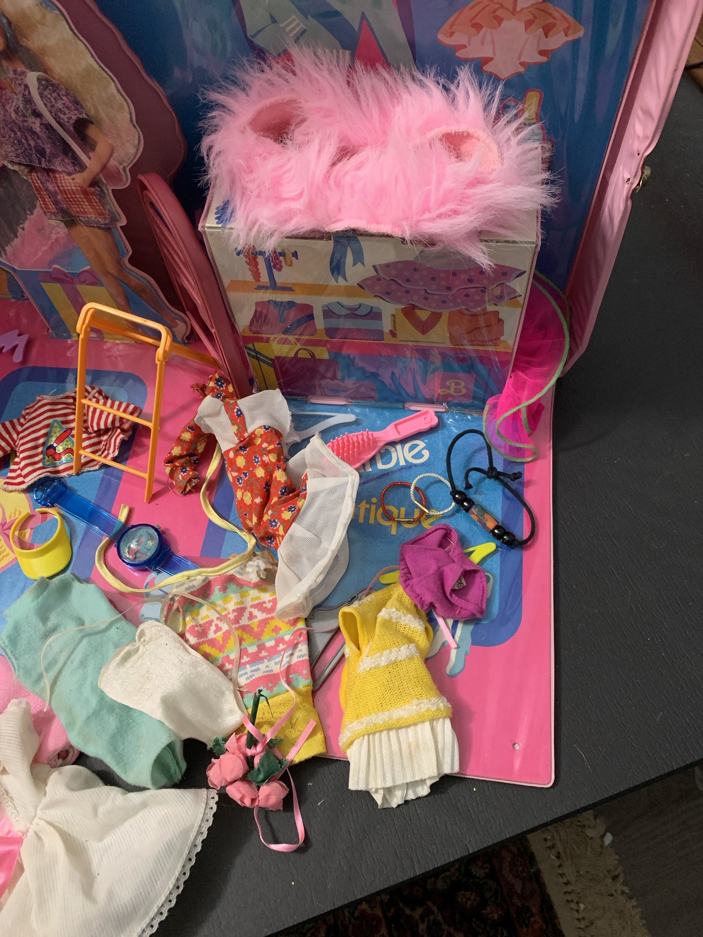 Barbie 1990 Boutique Case, Clothing, Small Accessories, Furniture, Extras
