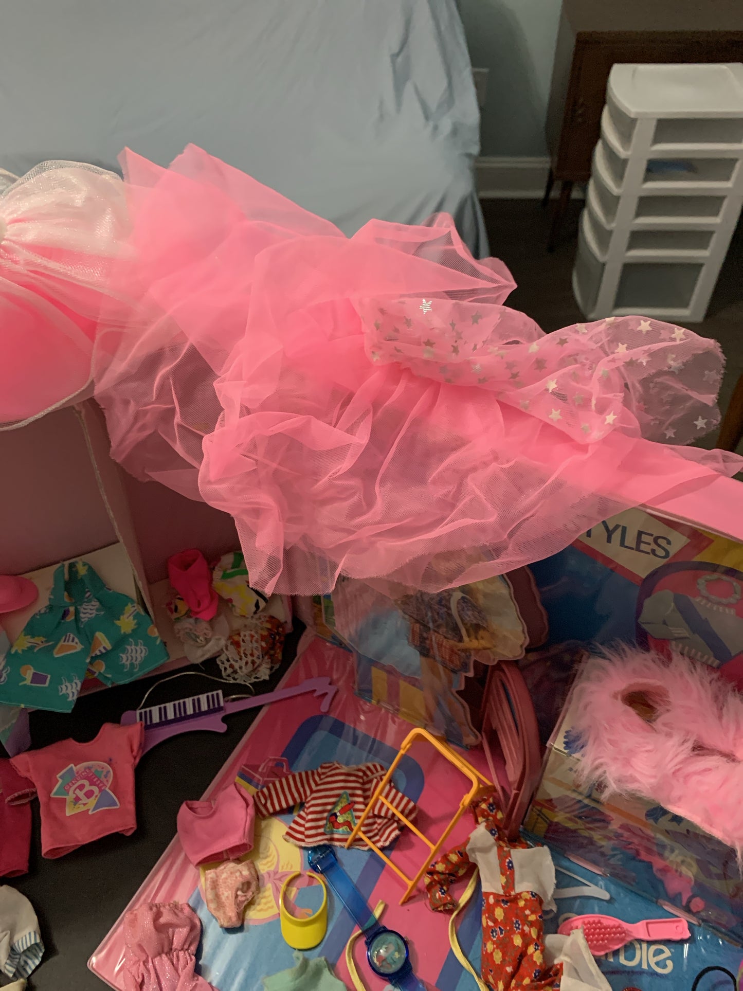 Barbie 1990 Boutique Case, Clothing, Small Accessories, Furniture, Extras