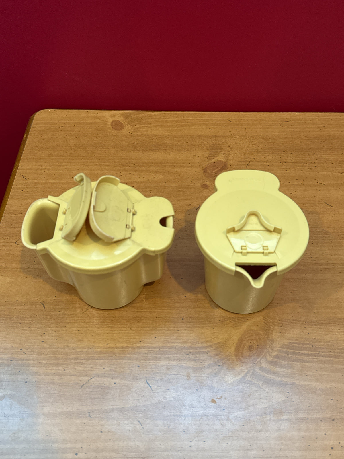 Tupperware Cream & Sugar Plastic Containers Harvest Gold 577-10 and 574-7