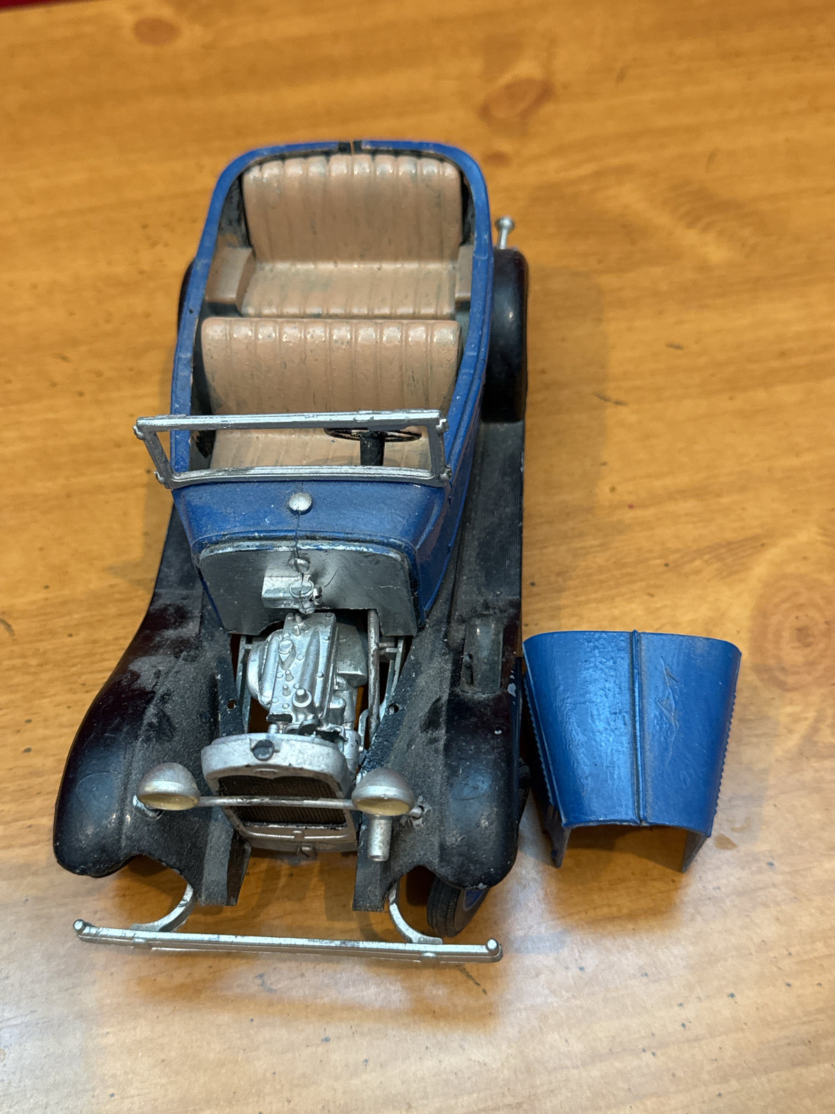 Vintage Blue 1932 Chevrolet Phaeton 1:20 Scale Metal Car Kit Hubley Manufacturing Company