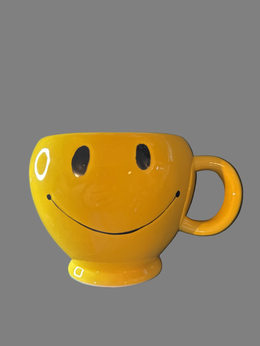 Oversized Smiley Face Yellow Coffee Cup Mug 4 1/8" Tall