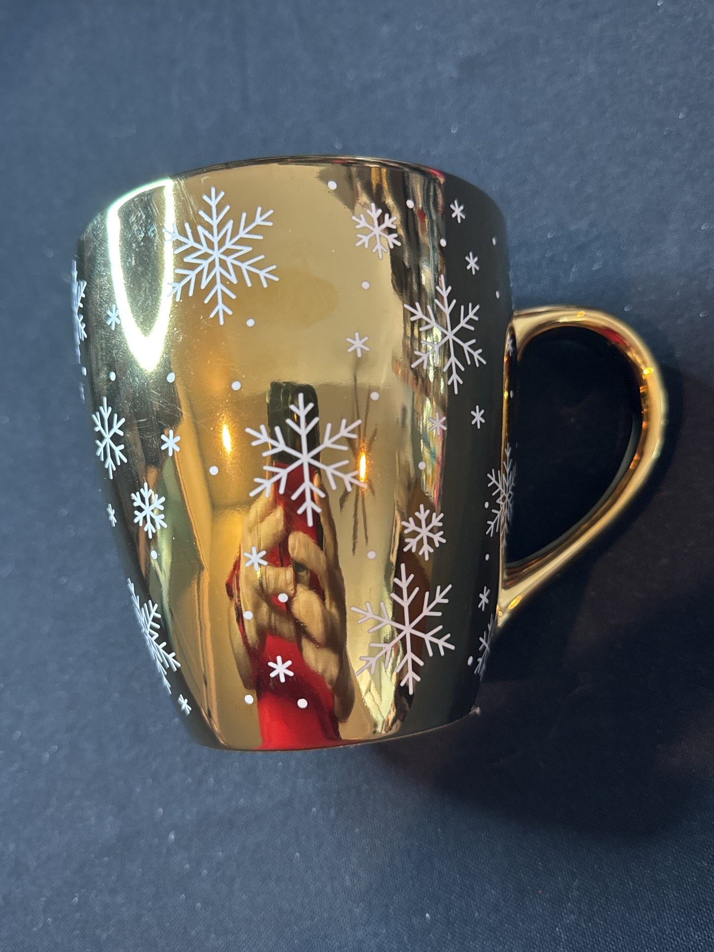 Gold Glossy Coffee Mug Cup with Snowflakes 4.5" H x 4 1/8" Wide New