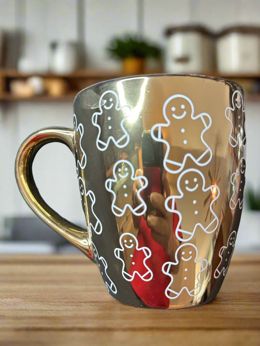 Gold Glossy Coffee Mug Cup with Gingerbread Men 4.5" H x 4 1/8" Wide New