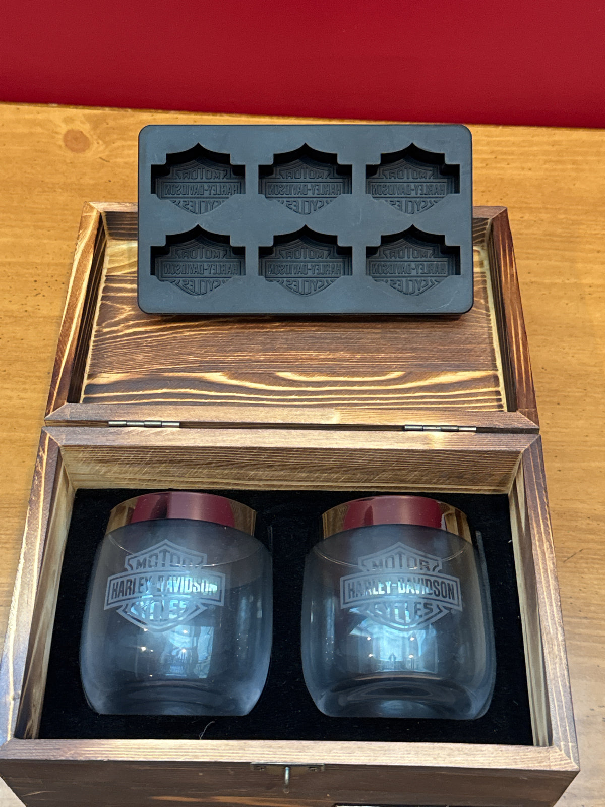 Harley-Davidson Cheers Gift Set Wooden Case Whiskey Glasses Custom Ice Tray Bayside