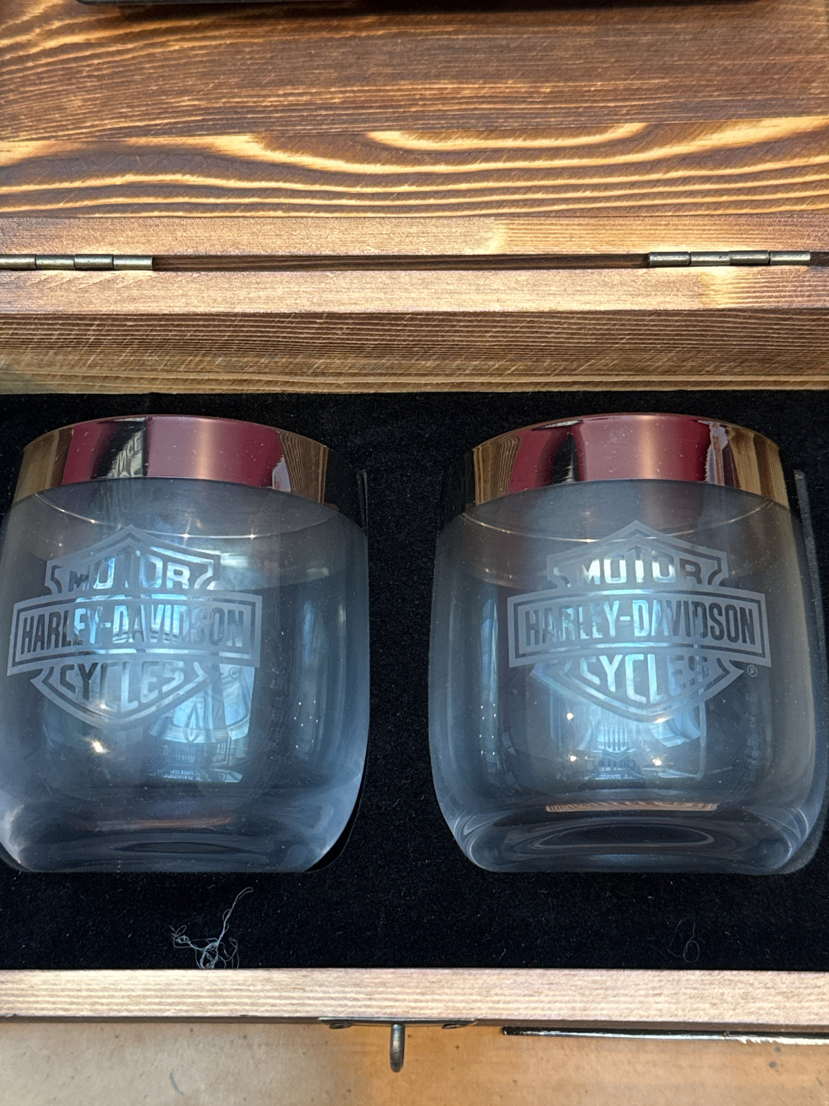Harley-Davidson Cheers Gift Set Wooden Case Whiskey Glasses Custom Ice Tray Bayside