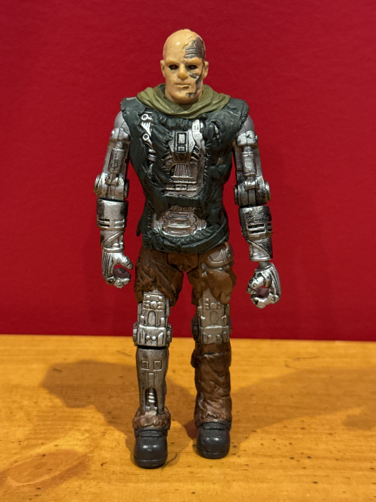 Terminator Salvation Battle Damaged T-600 Robot Action Figure Playmates 2009 5" Tall