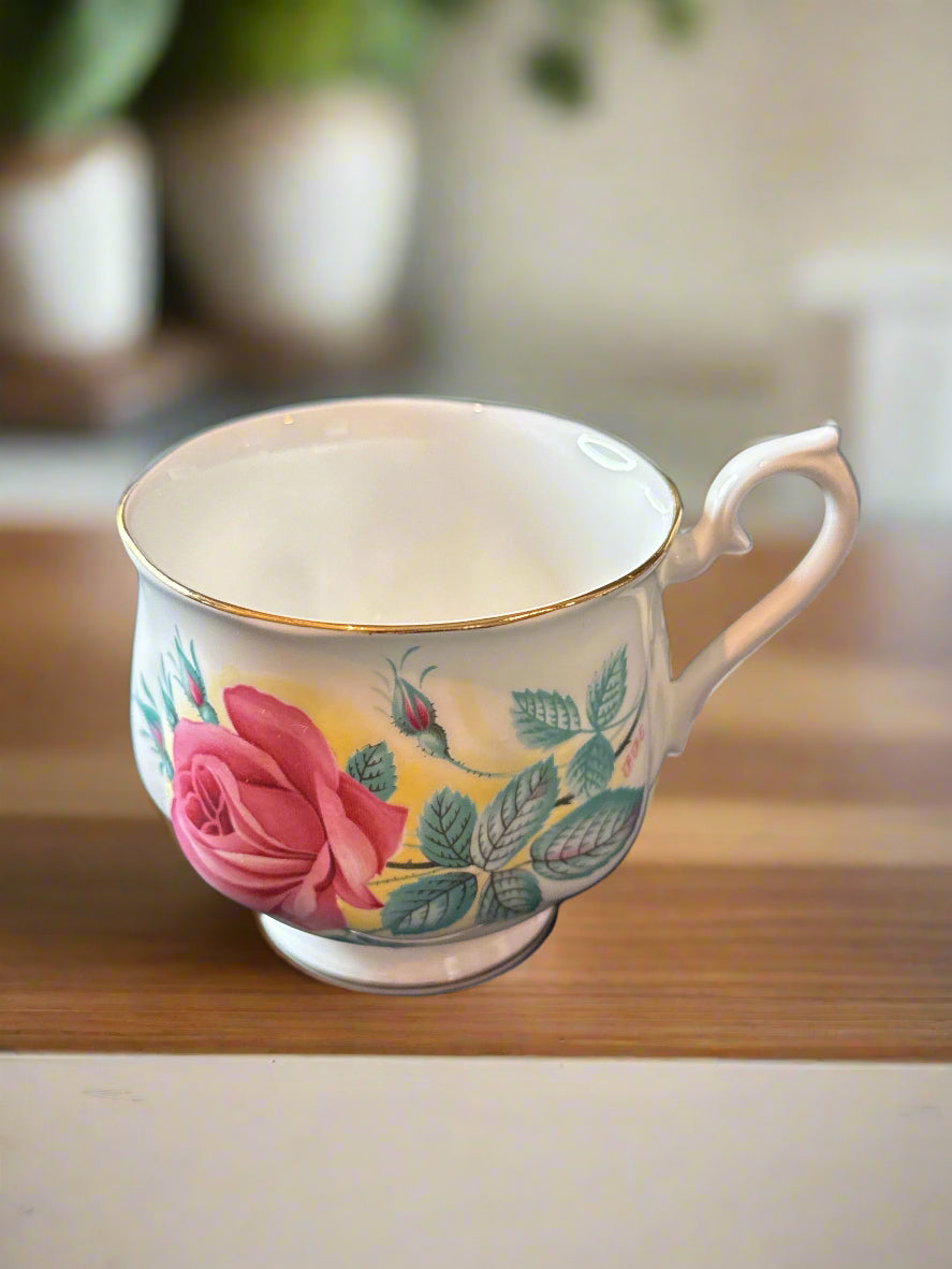 Royal Albert Bone China Elizabeth Pattern Sweetheart Roses Tea Cup Coffee Cup Mug 2 7/8"