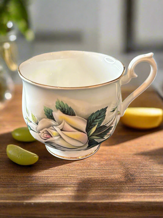 Royal Albert Bone China Helen Pattern Sweetheart Roses Tea Cup Coffee Cup Mug 2 7/8"