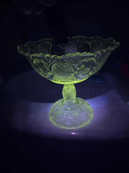 Vintage EAPG Sunk Daisy Clear Compote Uranium Glowing 6.25" Tall