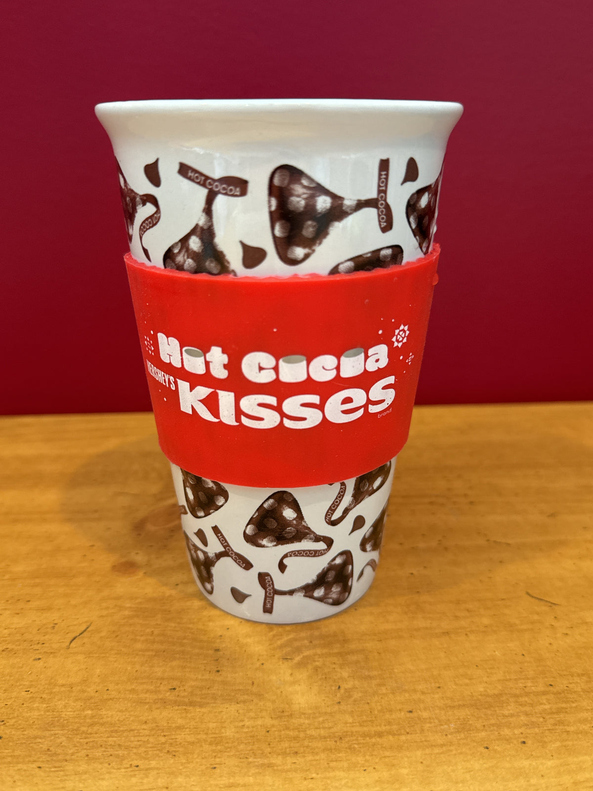 Hershey’s Kisses Hot Cocoa Ceramic Cup with Red Grip Sleeve Galerie 5 5/8" Tall