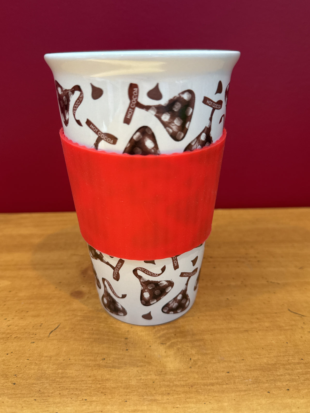 Hershey’s Kisses Hot Cocoa Ceramic Cup with Red Grip Sleeve Galerie 5 5/8" Tall
