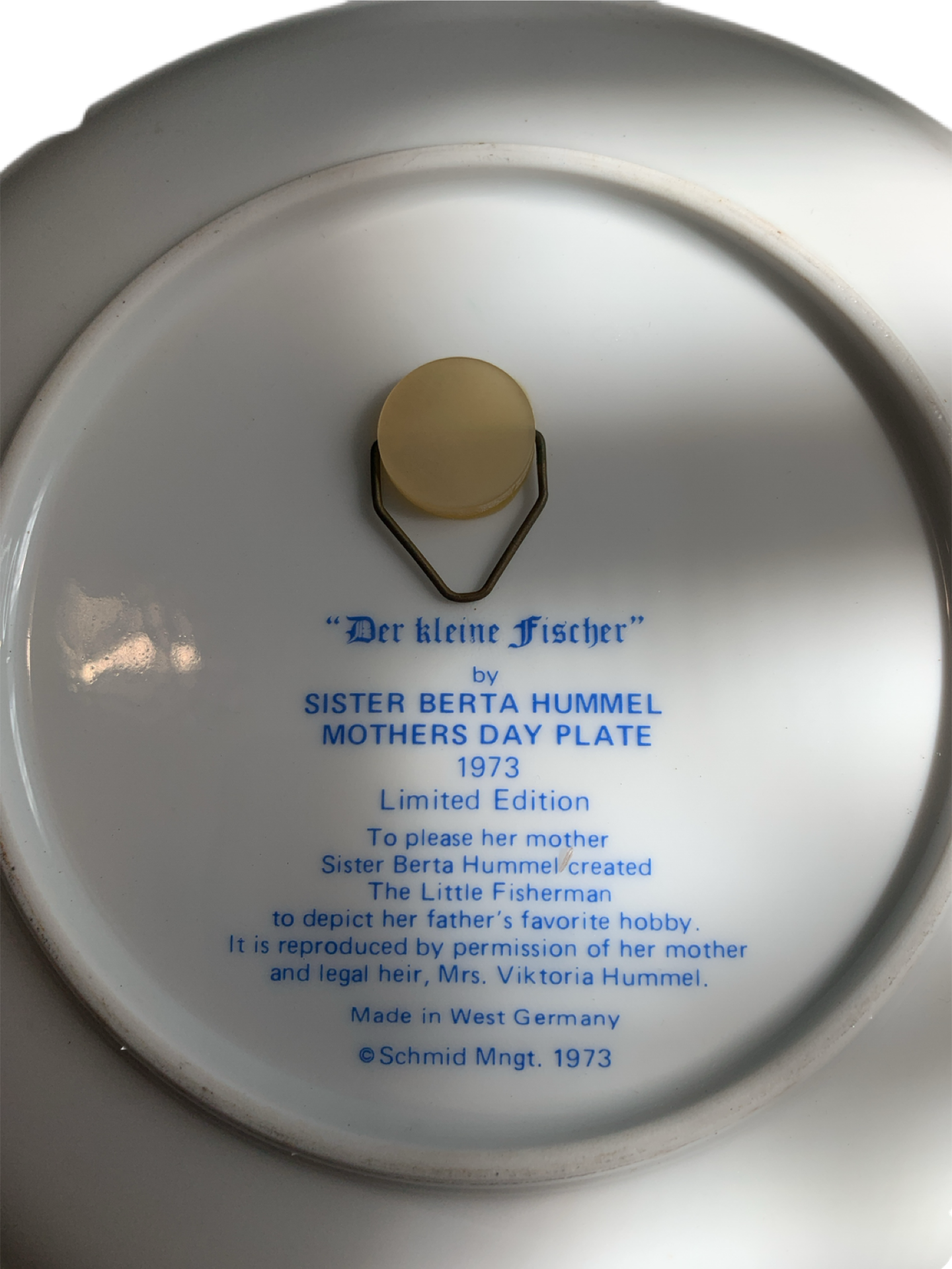 Hummel Mother's Day 1973 Devotion to Mother Collectible Plate 7.75" diameter.