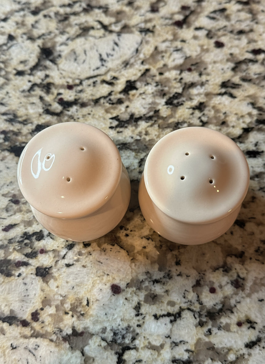 Pfaltzgraff Aura Pink Salt & Pepper Shakers Like New 2 7/8" Tall