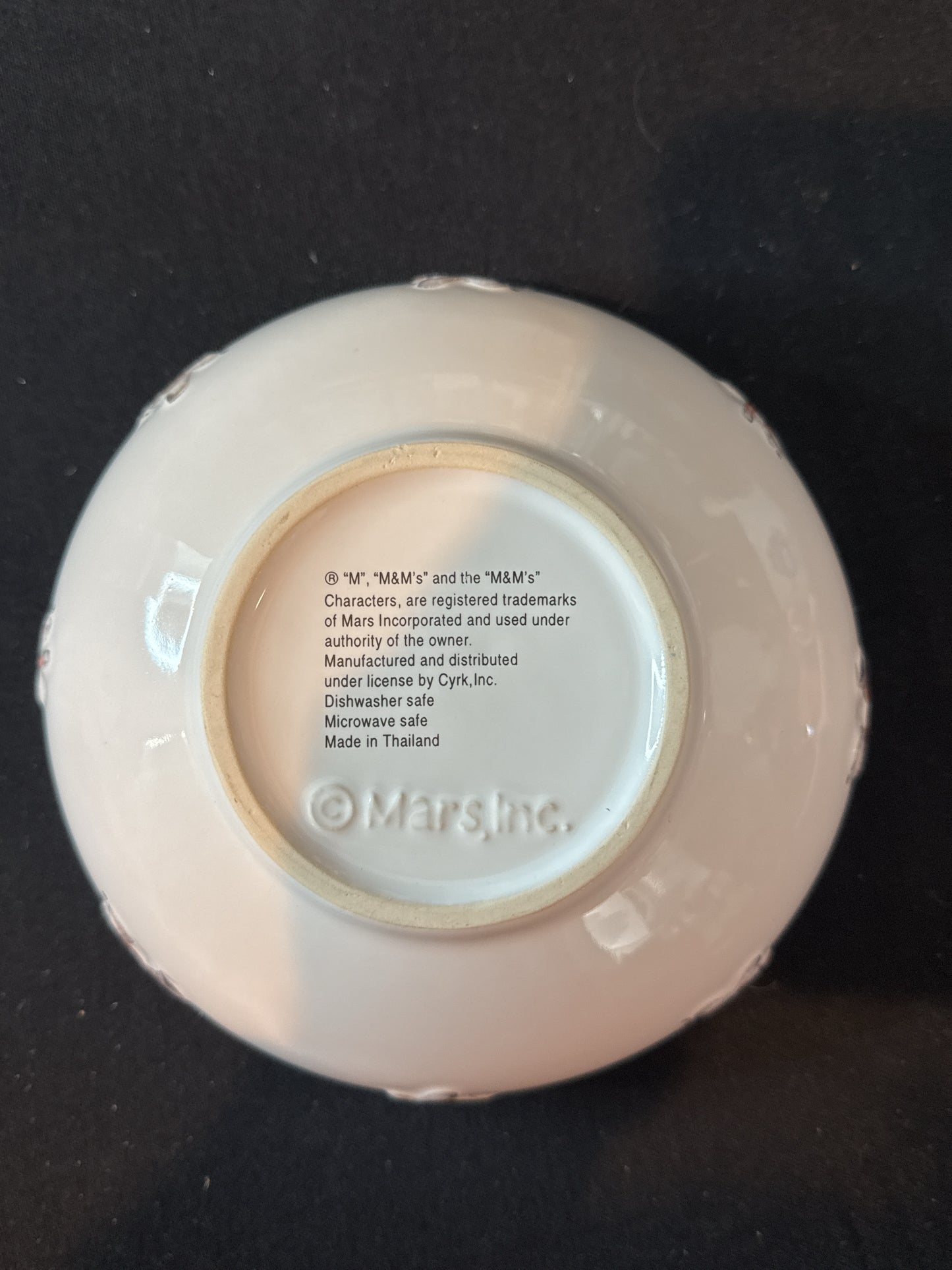 Mars M&Ms 3D Embossed Blue Red Green Yellow Bowl 2.5" Tall x 6.5" Wide