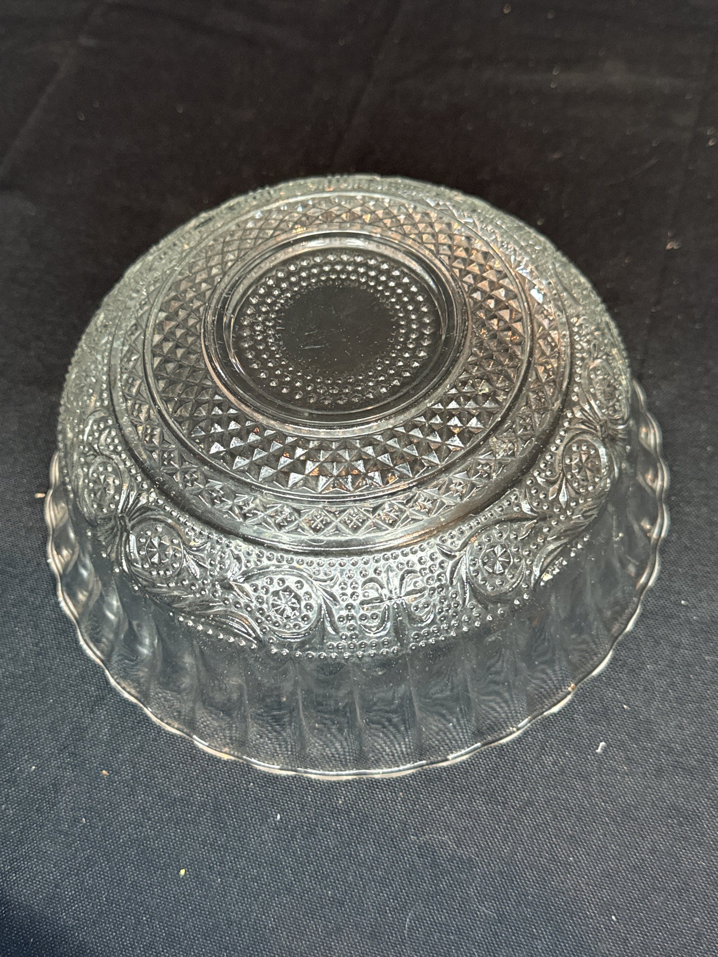 Large Vintage KIG Indonesia Trellis Fleur De Lis Sandwich Bowl